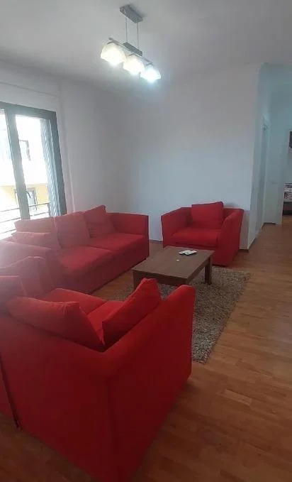 Tirane, jepet me qera apartament 2+1 Kati 5, 92 m² 700 € (Rruga Mine Peza)