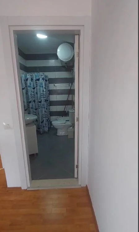 Tirane, jepet me qera apartament 2+1 Kati 5, 92 m² 700 € (Rruga Mine Peza)