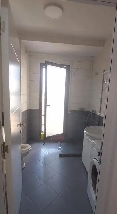 Tirane, jepet me qera apartament 2+1 Kati 5, 92 m² 700 € (Rruga Mine Peza)