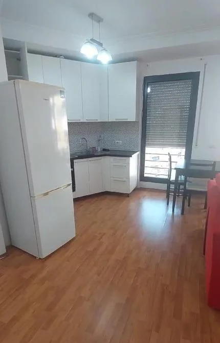 Tirane, jepet me qera apartament 2+1 Kati 5, 92 m² 700 € (Rruga Mine Peza)