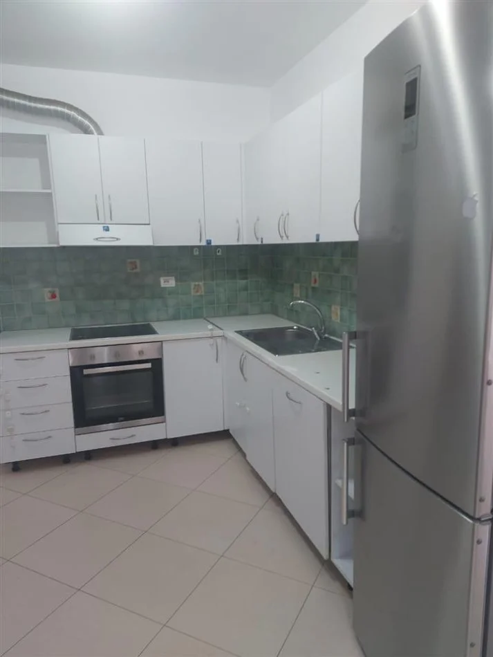 Tirane, jepet me qera apartament 2+1+Aneks+Ballkon, Kati 8, 101 m2 500 € (21 dhjetori)