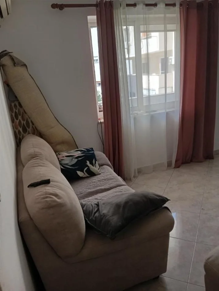 Tirane, jepet me qera apartament 2+1 Kati 4, 70 m² 400 € (21 Dhjetori)