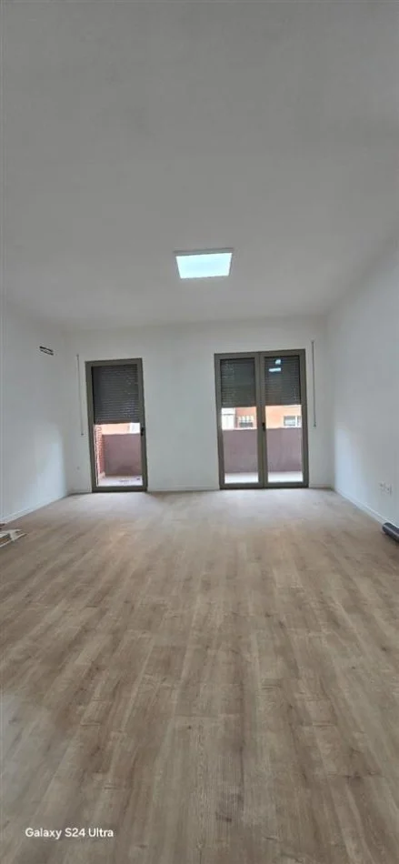 Tirane, jepet me qera apartament 2+1+Ballkon, Kati 4, 130 m² 700 € (Delijorgji)