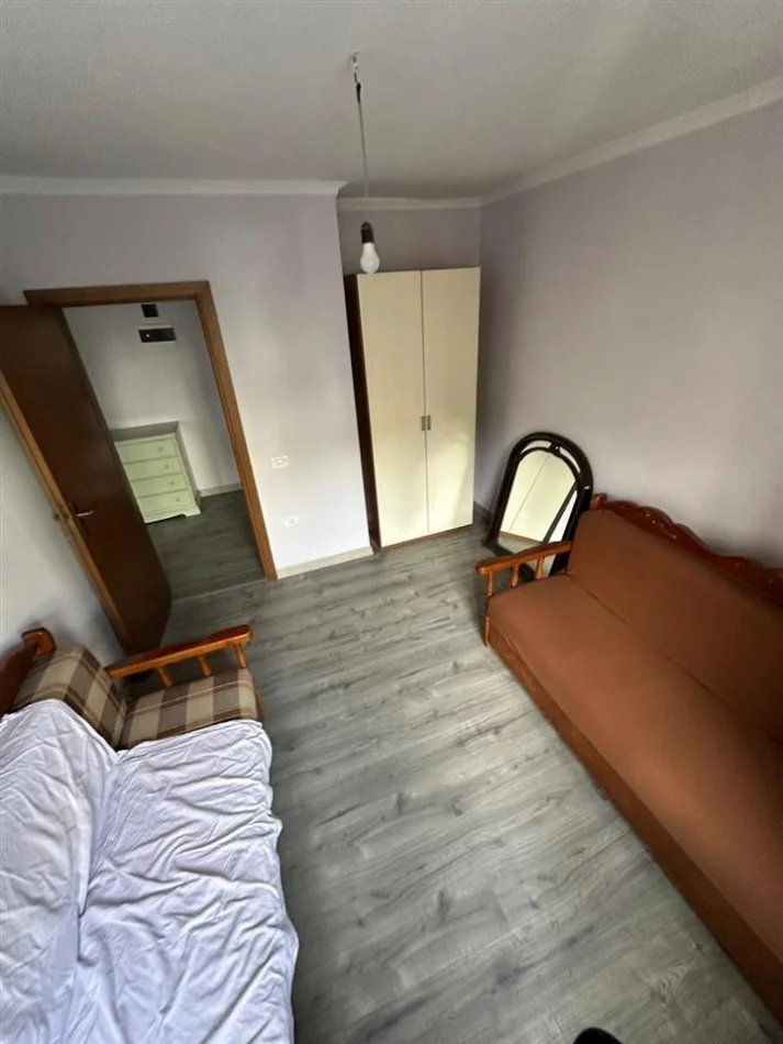 Tirane, jepet me qera apartament 2+1 Kati 1, 102 m² 700 € (Rruga e Kosovareve)