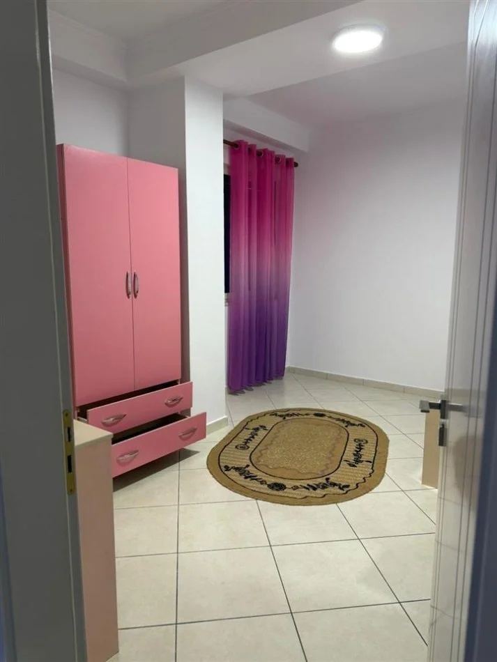 Tirane, jepet me qera apartament 2+1 Kati 5, 120 m² 600 € (astir)
