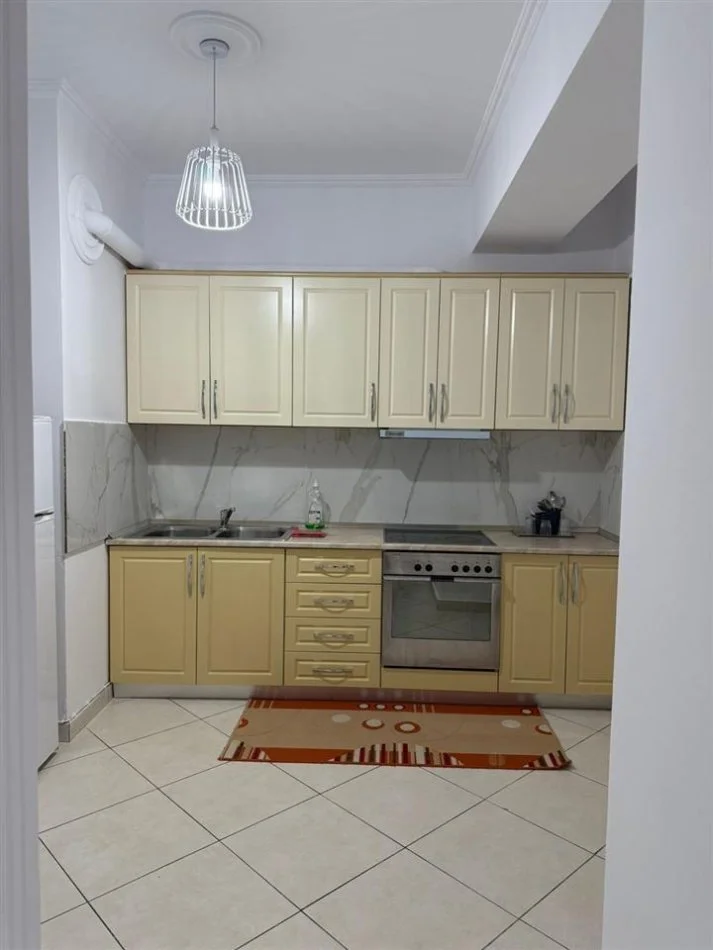 Tirane, jepet me qera apartament 2+1 Kati 5, 120 m² 600 € (astir)