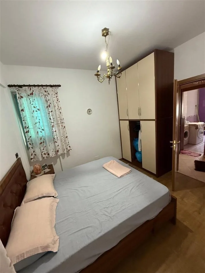 Tirane, jepet me qera apartament 2+1 Kati 3, 100 m² 600 € (MBIKALIMI KOMUNES)