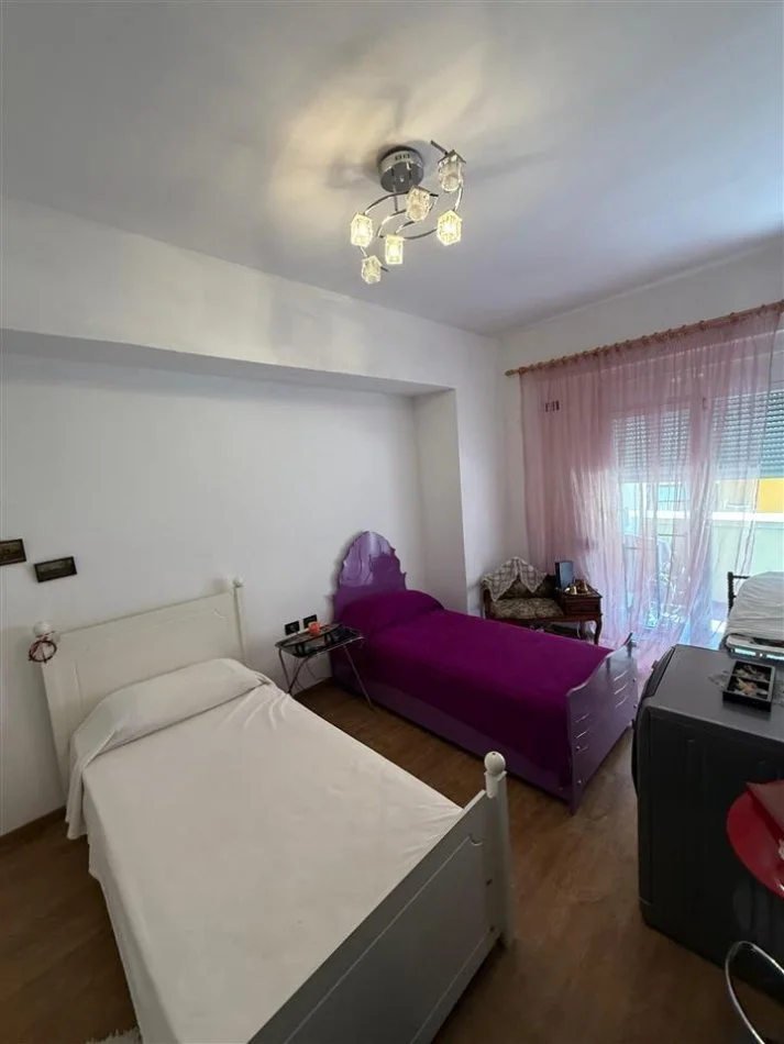 Tirane, jepet me qera apartament 2+1 Kati 3, 100 m² 600 € (MBIKALIMI KOMUNES)