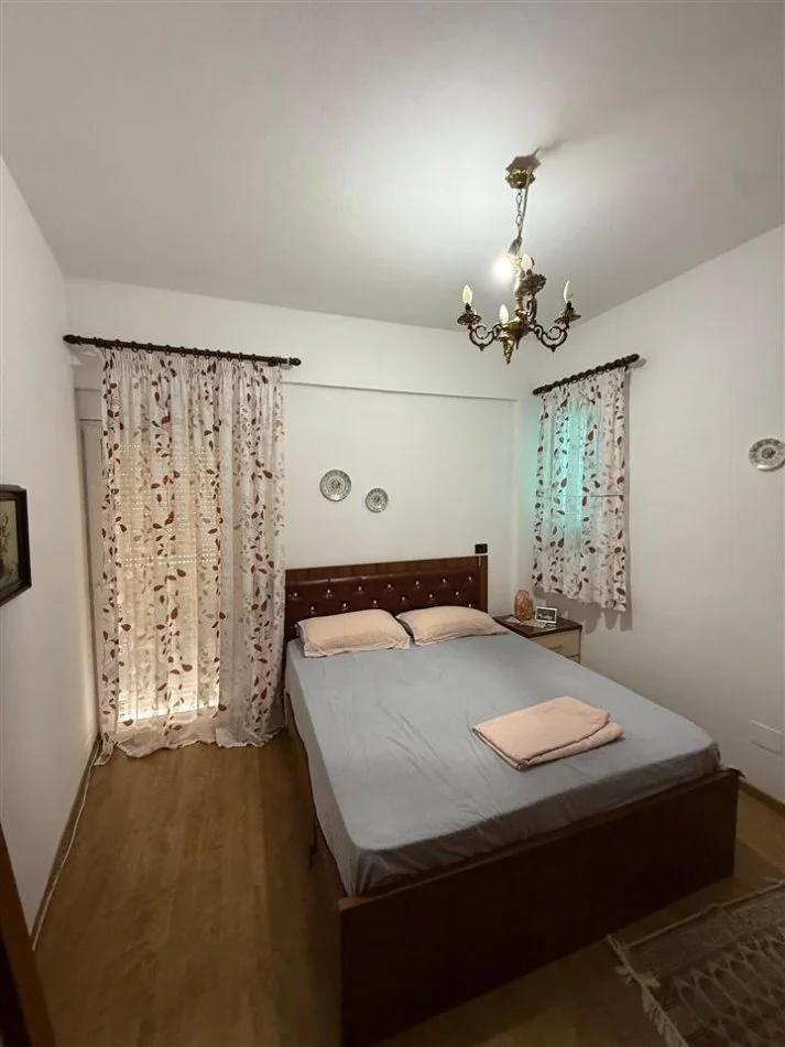 Tirane, jepet me qera apartament 2+1 Kati 3, 100 m² 600 € (MBIKALIMI KOMUNES)