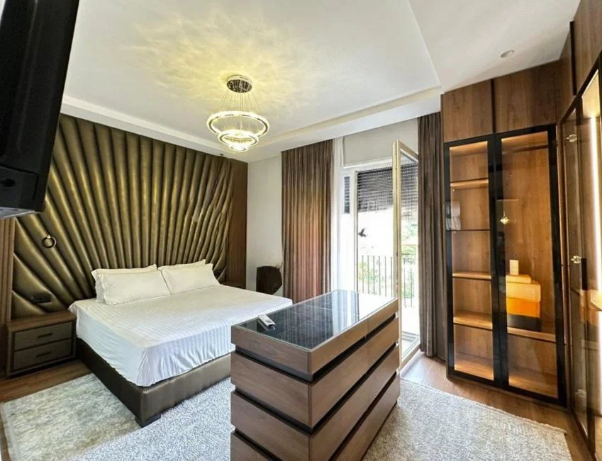 Tirane, jap me qera apartament 2+1 Kati 1, 90 m² 1.300 € (TEG)