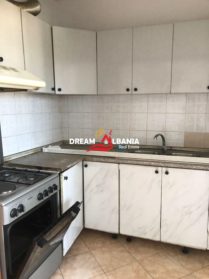 Tirane, shes apartament 2+1 Kati 5, 86 m² 129.000 € (Prane Spitalit Ushtarak)