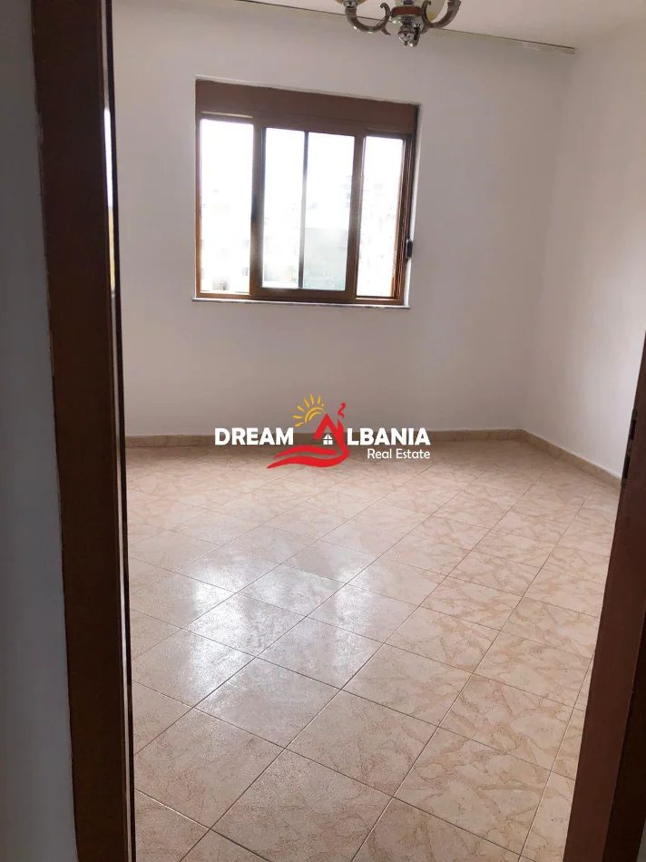 Tirane, shes apartament 2+1 Kati 5, 86 m² 129.000 € (Prane Spitalit Ushtarak)