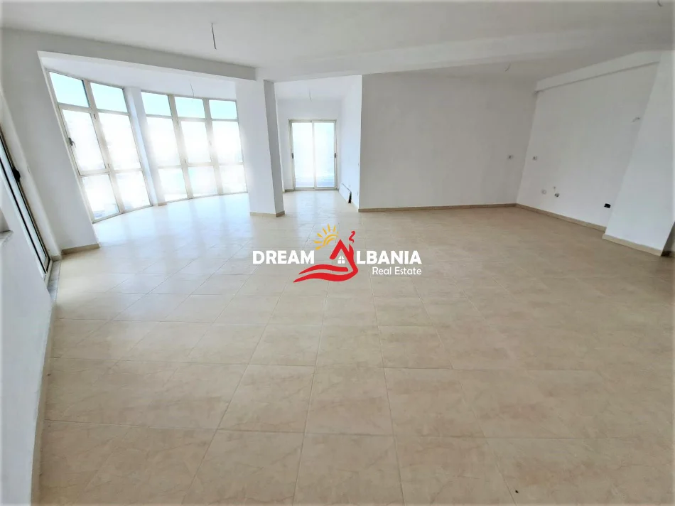 Tirane, shitet apartament 2+1 Kati 1, 176 m² 247.086 € (yzberisht)
