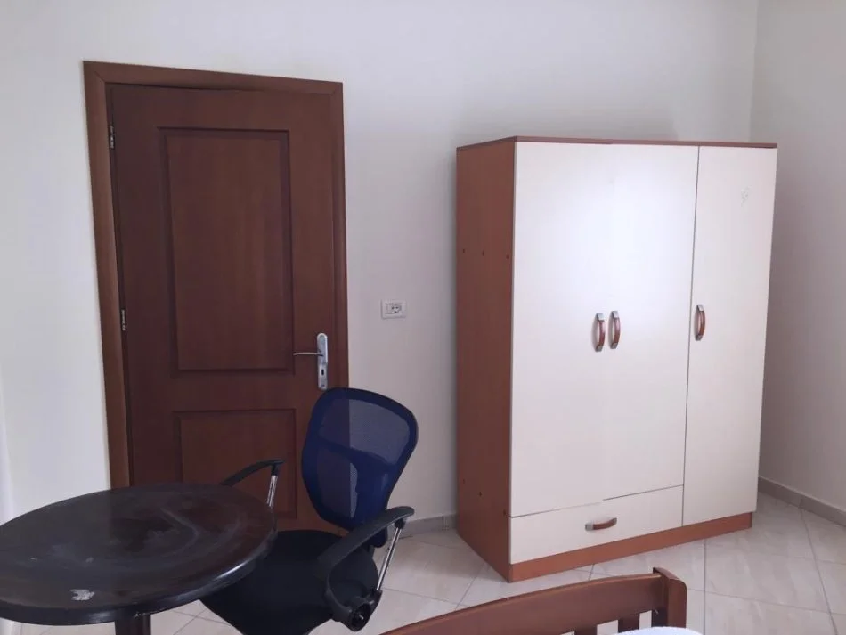 Tirane, jepet me qera apartament , 110 m² 350 € (YZBERISHT)