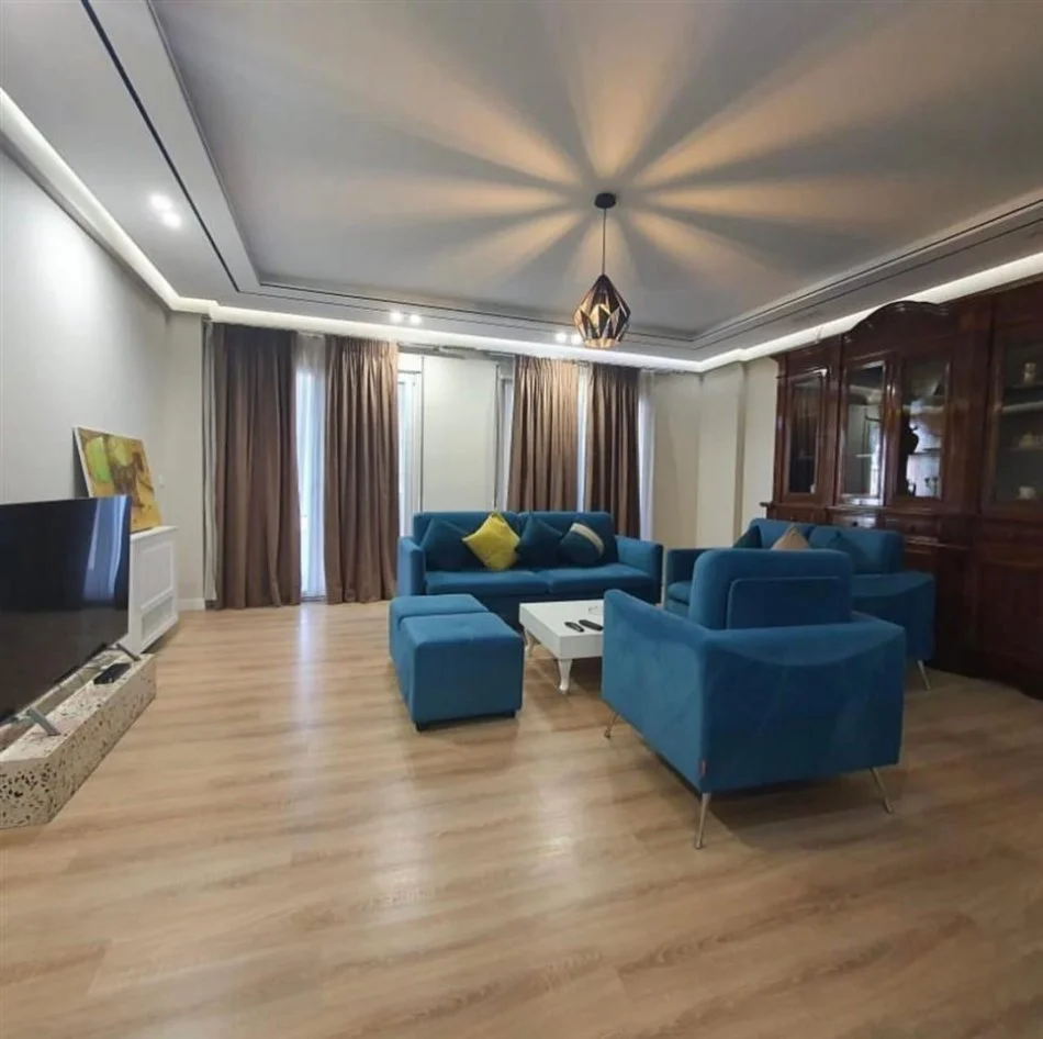Tirane, jepet me qera apartament 2+1 Kati 3, 122 m² 1.300 € (Liqeni Artificial)