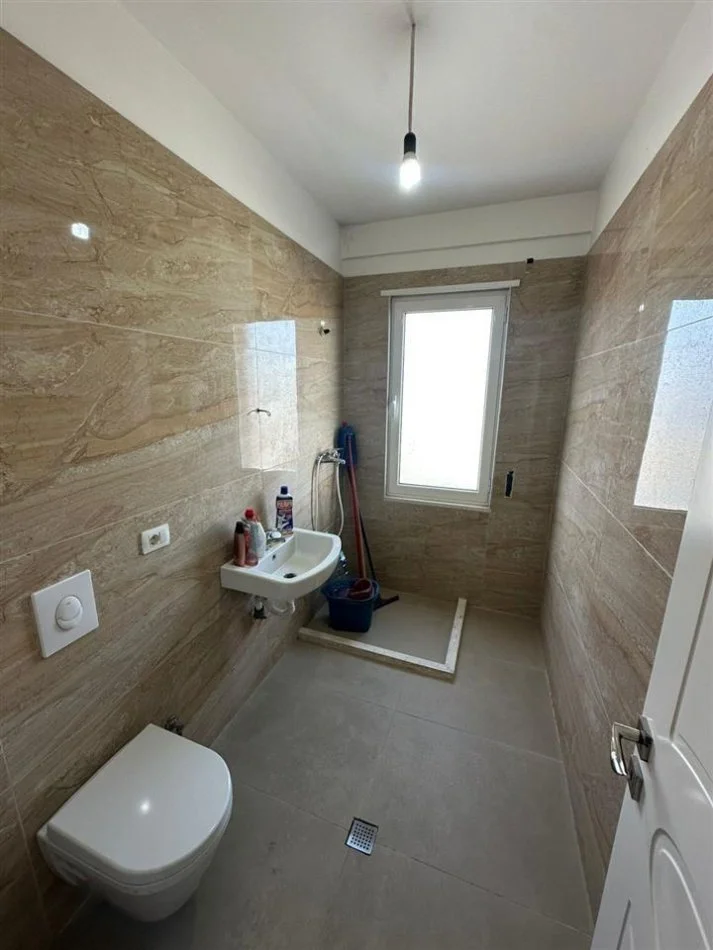 Tirane, jepet me qera apartament 2+1+Aneks+Ballkon Kati 4, 125 m² 600 € (Astir)