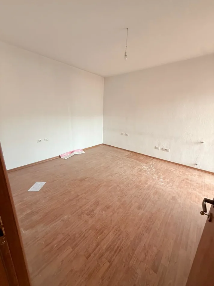 Tirane, shitet apartament 2+1 Kati 5, 127 m² 250.000 € (MBIKALIMI KOMUNES)