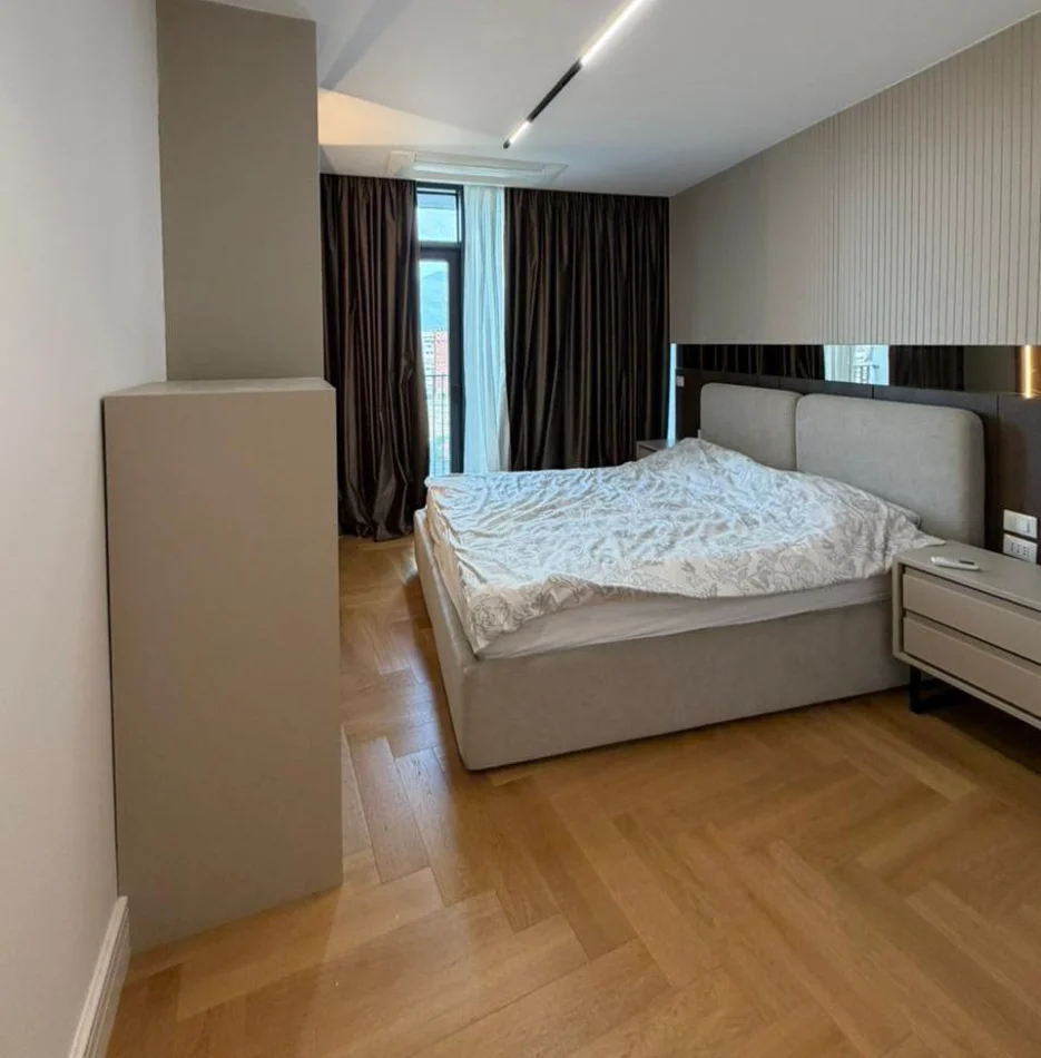 Tirane, jepet me qera apartament 1+1 Kati 6, 117 m² 2.300 € (LAEK VIEW REZIDENCE)