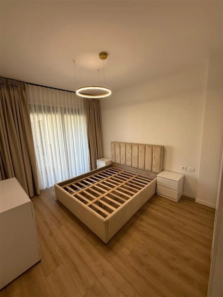 Tirane, jepet me qera apartament 2+1 Kati 5, 120 m² 1.250 € (PARKU OLIMPIK)
