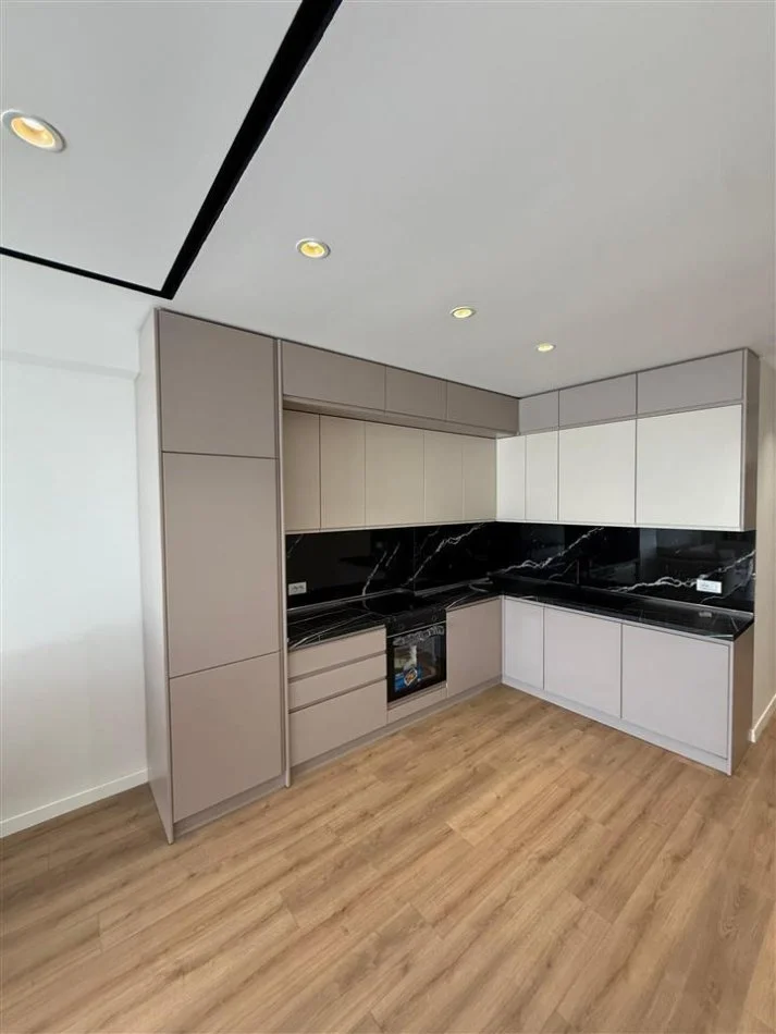 Tirane, jepet me qera apartament 2+1 Kati 5, 120 m² 1.250 € (PARKU OLIMPIK)