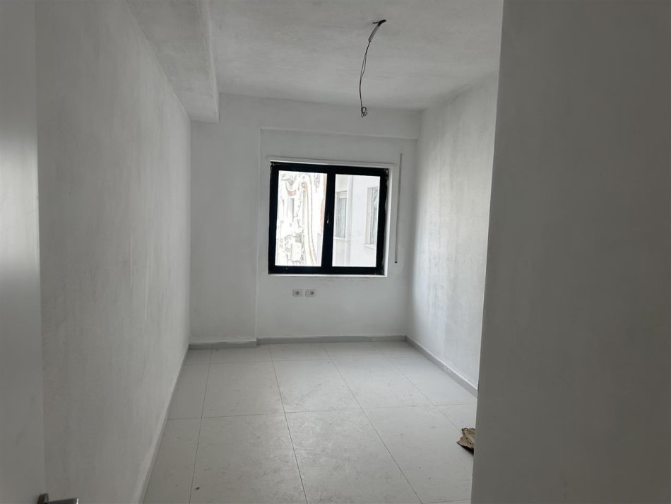 Tirane, shitet apartament 2+1 Kati 1, 94 m² 167.000 € (Kodra e Diellit)