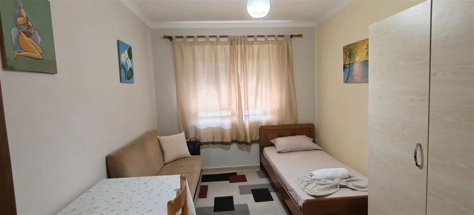 Tirane, jepet me qera apartament 2+1+Ballkon Kati 3, 75 m² 600 € (RRUGA E DURRESIT)