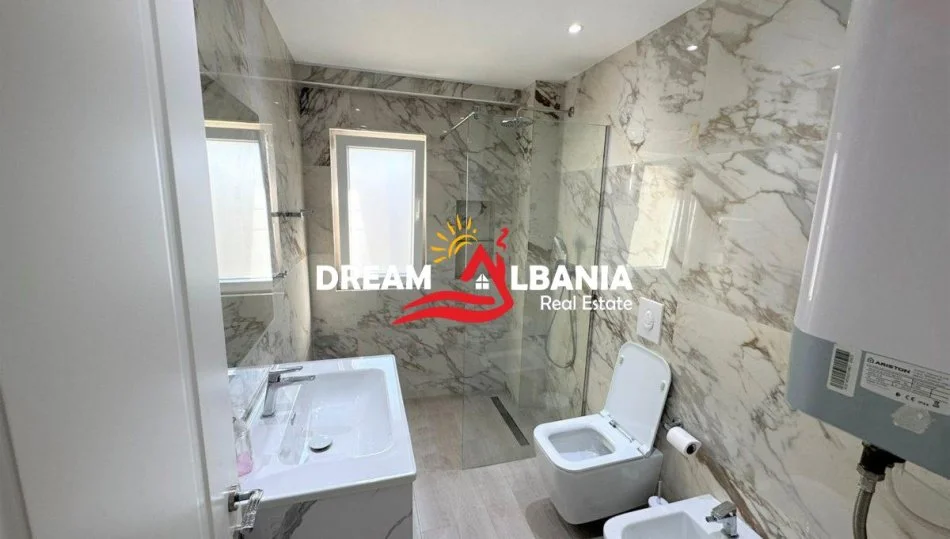 Tirane, jepet me qera apartament 2+1+Ballkon Kati 5, 111 m² 1.200 € (Në rrugën Vaso Pasha - në Bllok)