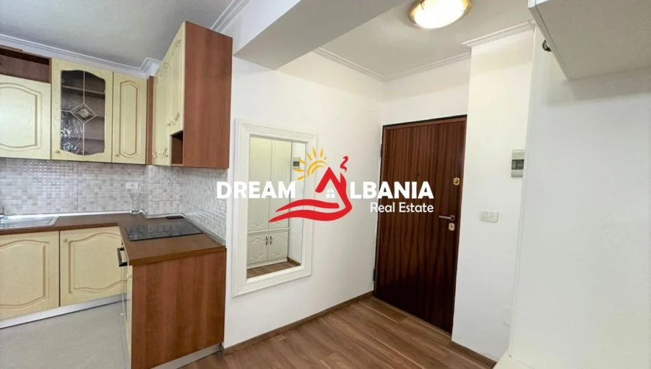 Tirane, jepet me qera apartament 2+1+Ballkon Kati 5, 111 m² 1.200 € (Në rrugën Vaso Pasha - në Bllok)