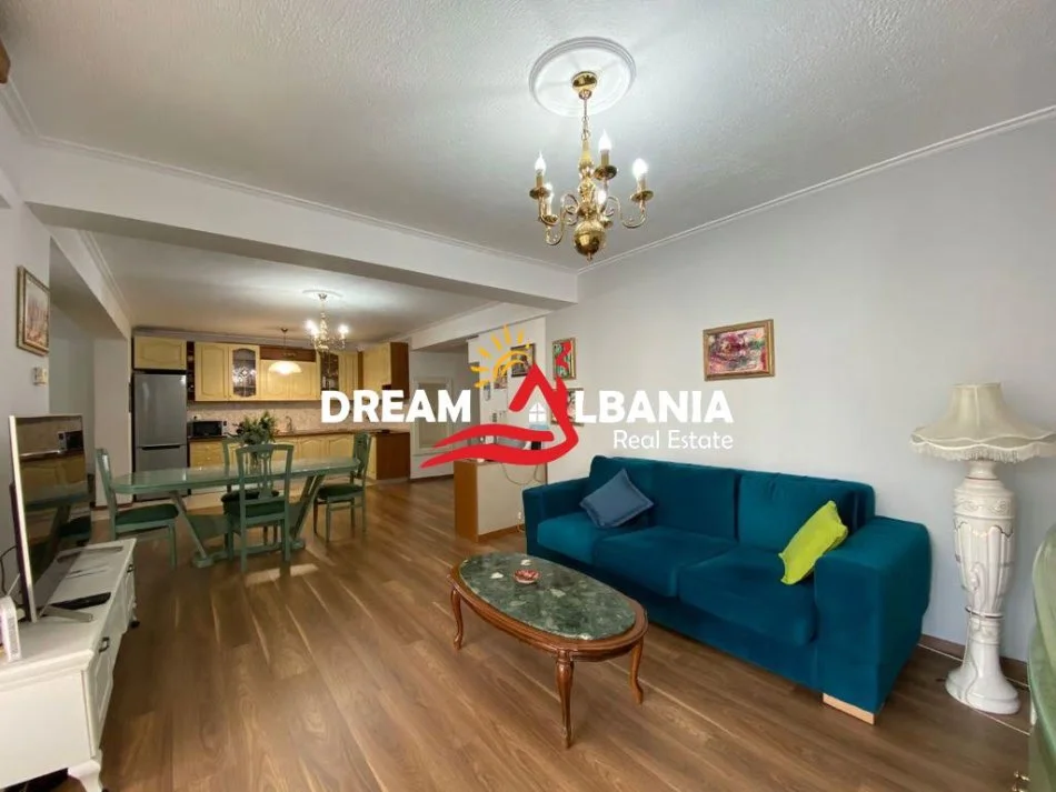 Tirane, jepet me qera apartament 2+1+Ballkon Kati 5, 111 m² 1.200 € (Në rrugën Vaso Pasha - në Bllok)