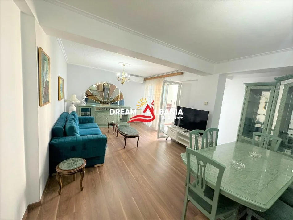 Tirane, jepet me qera apartament 2+1+Ballkon Kati 5, 111 m² 1.200 € (Në rrugën Vaso Pasha - në Bllok)