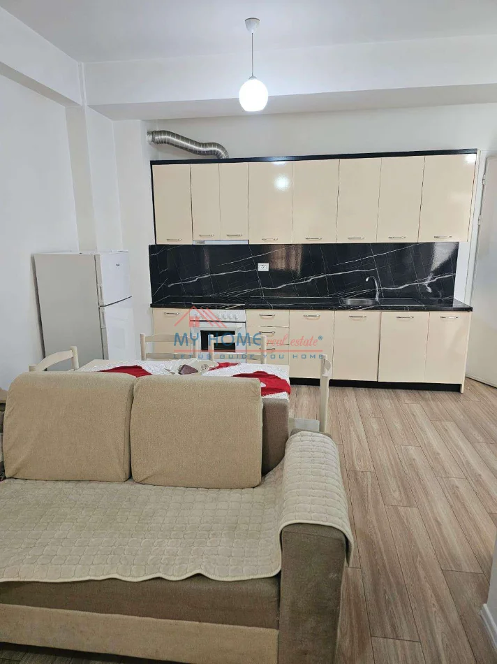 Tirane, jepet me qera apartament 2+1+Ballkon Kati 2, 550 m² 550 € (Ali Demi)