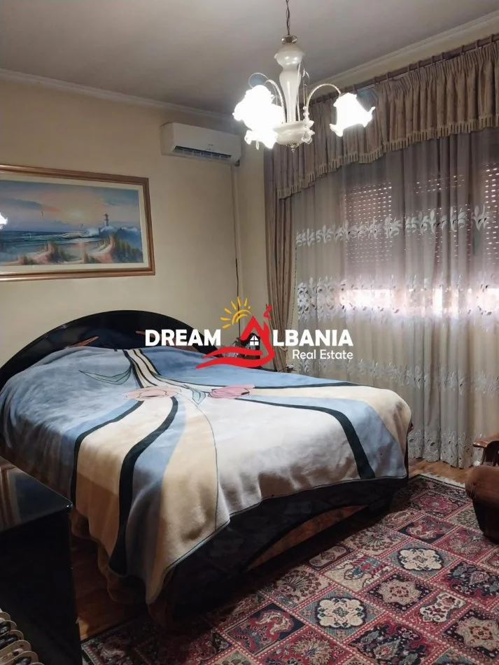 Tirane, jepet me qera apartament 2+1 , 144 m² 600 € (prane “Kompleksit ASL”,Porcelan)