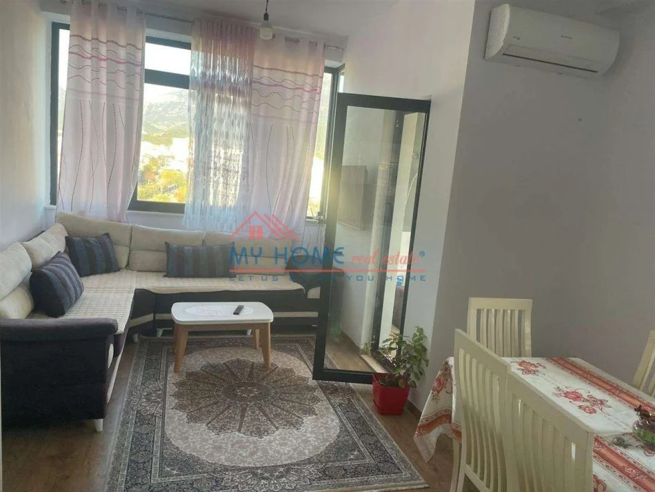 Tirane, jepet me qera apartament 2+1+Ballkon Kati 8, 100 m² 700 € (Rruga Xhanfize Keko)