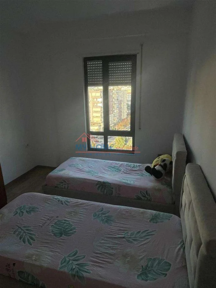 Tirane, jepet me qera apartament 2+1+Ballkon Kati 8, 100 m² 700 € (Rruga Xhanfize Keko)