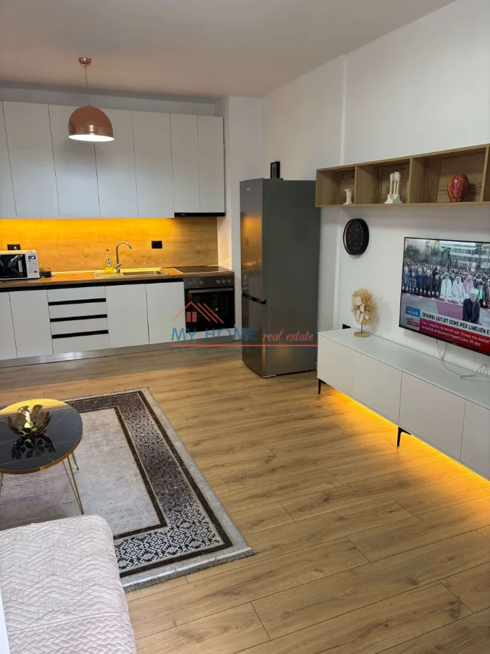 Tirane, jepet me qera apartament 2+1+Ballkon Kati 5, 100 m² 700 € (Rruga Ndre Mjeda)