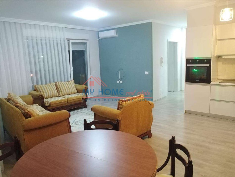 Tirane, jepet me qera apartament 2+1+Ballkon Kati 2, 600 € (21 Dhjetori)