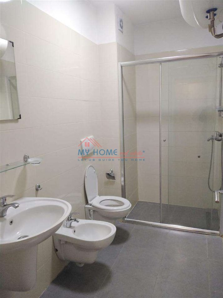 Tirane, jepet me qera apartament 2+1+Ballkon Kati 2, 93 m² 600 € (21 Dhjetori)