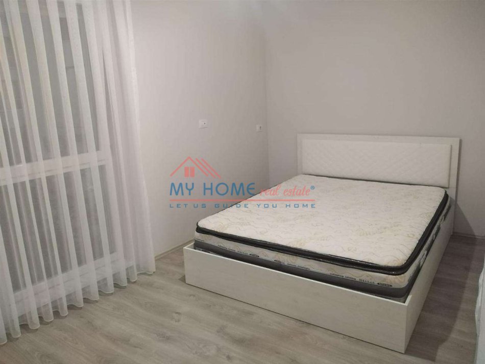 Tirane, jepet me qera apartament 2+1+Ballkon Kati 2, 93 m² 600 € (21 Dhjetori)