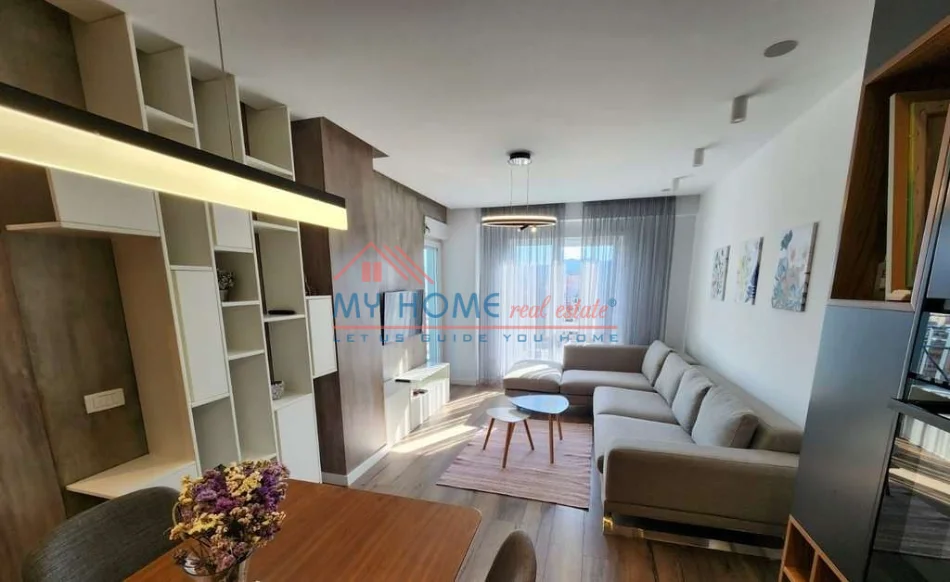 Tirane, jepet me qera apartament 2+1+Ballkon Kati 11, 80 m² 880 € (Kompleksi Kontakt)