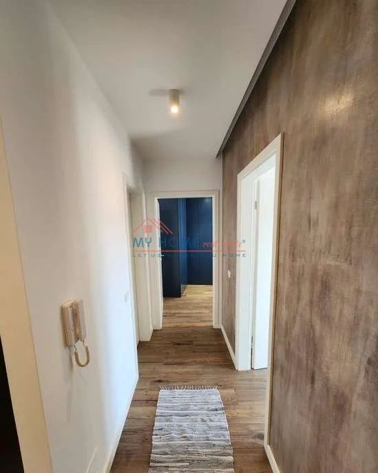 Tirane, jepet me qera apartament 2+1+Ballkon Kati 11, 80 m² 880 € (Kompleksi Kontakt)