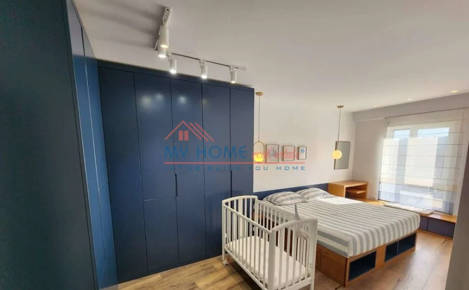 Tirane, jepet me qera apartament 2+1+Ballkon Kati 11, 80 m² 880 € (Kompleksi Kontakt)