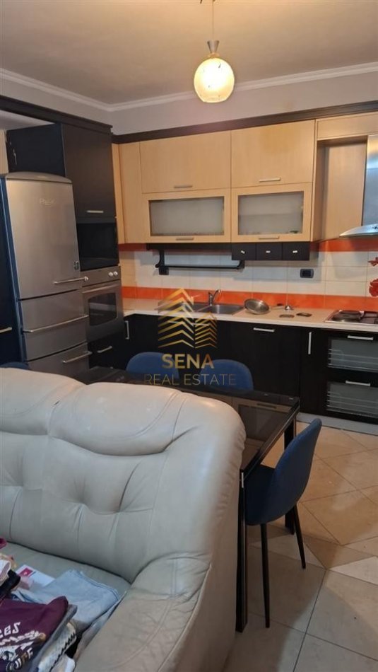 Tirane, jepet me qera apartament 2+1 Kati 6, 106 m² 700 € (Selvia)