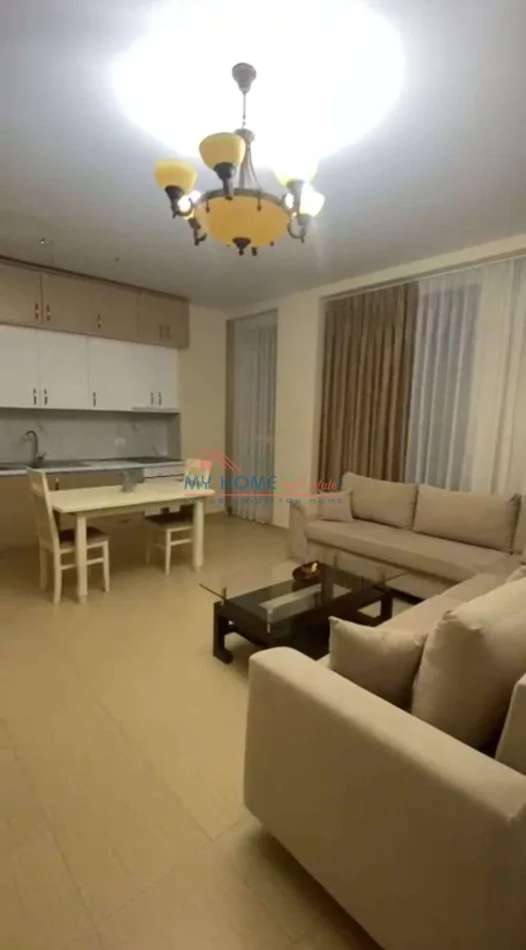 Tirane, jepet me qera apartament 2+1+Ballkon Kati 4, 120 m² 600 € (Bulevardi i Ri)