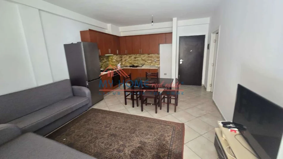 Tirane, jepet me qera apartament 2+1+Ballkon Kati 4, 90 m² 450 € (Kodra e Diellit)