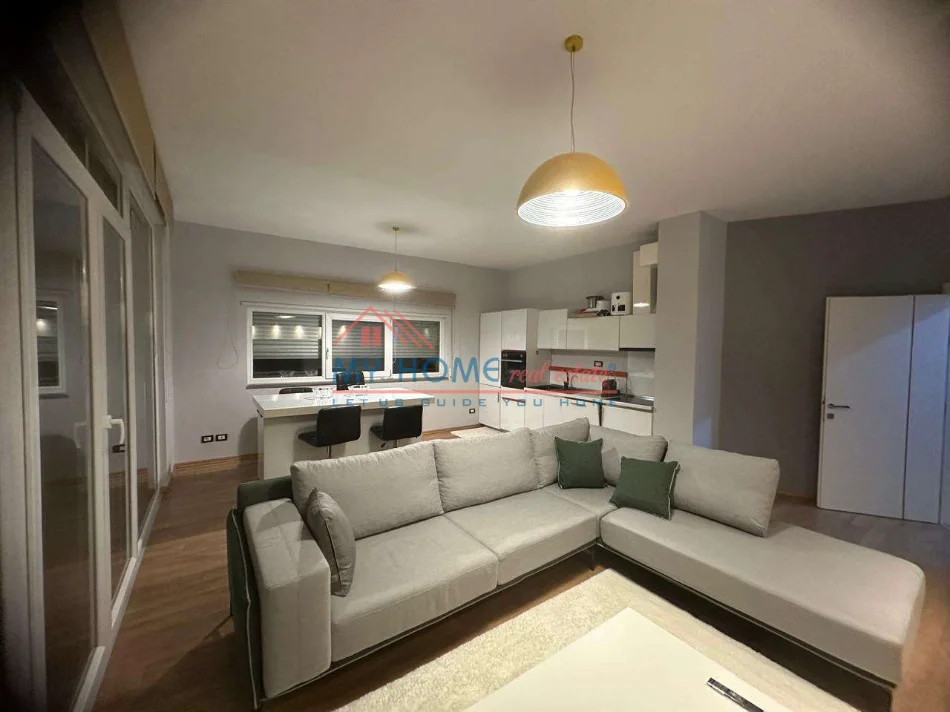 Tirane, jepet me qera apartament 2+1+Ballkon Kati 4, 130 m² 1.000 € (Kopeshti Botanik)