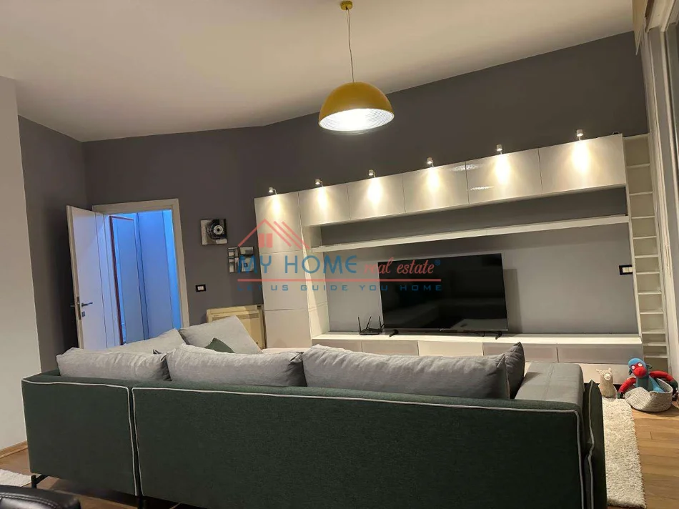 Tirane, jepet me qera apartament 2+1+Ballkon Kati 4, 130 m² 1.000 € (Kopeshti Botanik)