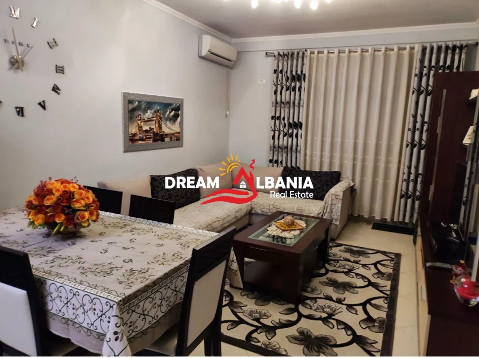 Tirane, jepet me qera apartament 2+1+Ballkon Kati 2, 105 m² 950 € (Kopshti zologjik)
