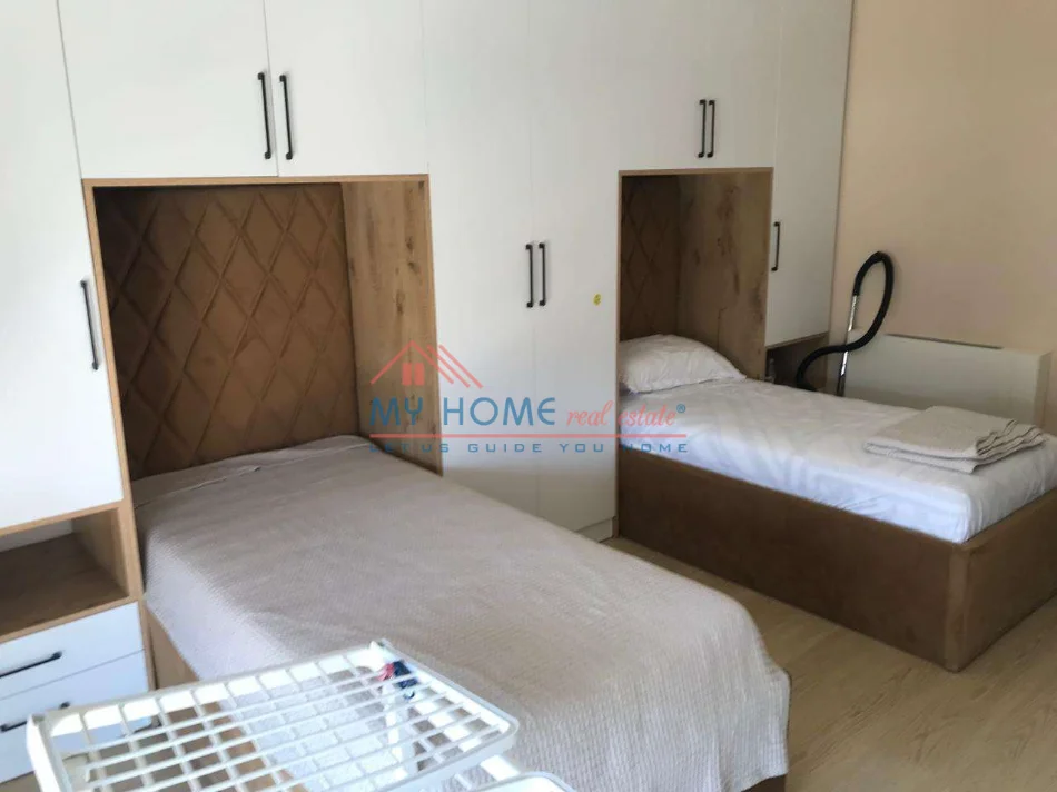 Tirane, jepet me qera apartament 2+1+Ballkon Kati 3, 136 m² 725 € (Liqeni i Thate)