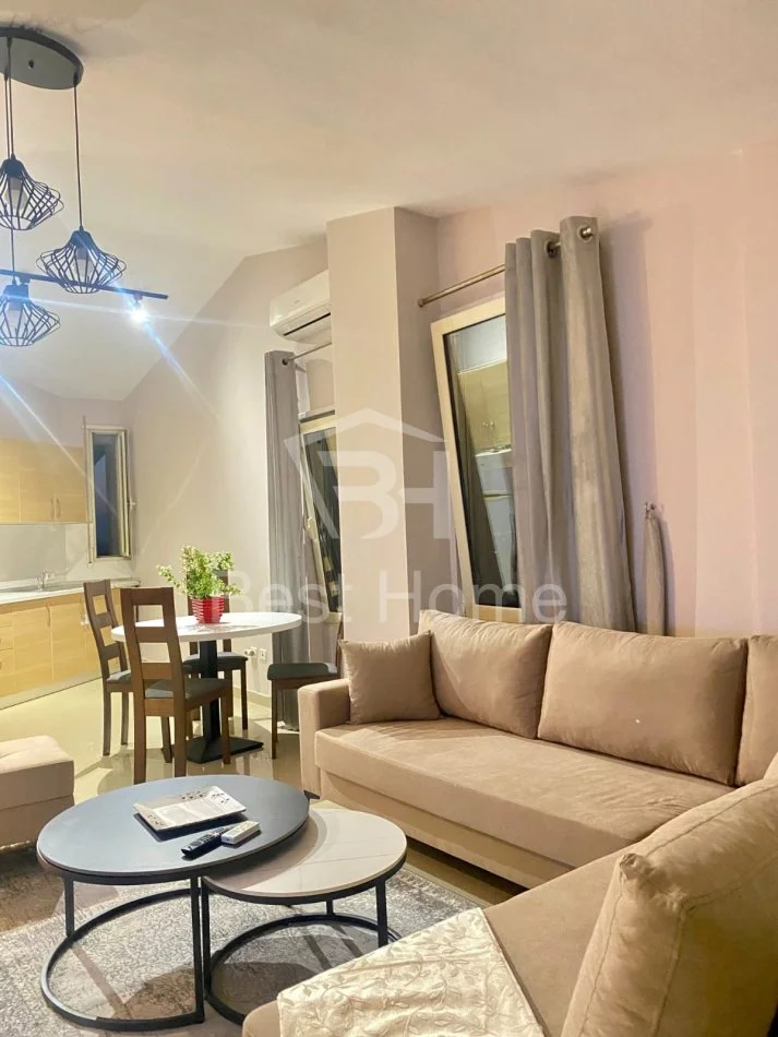 Tirane, jepet me qera apartament 2+1+Ballkon Kati 5, 140 m² 750 € (Liqeni, Rruga Peti)
