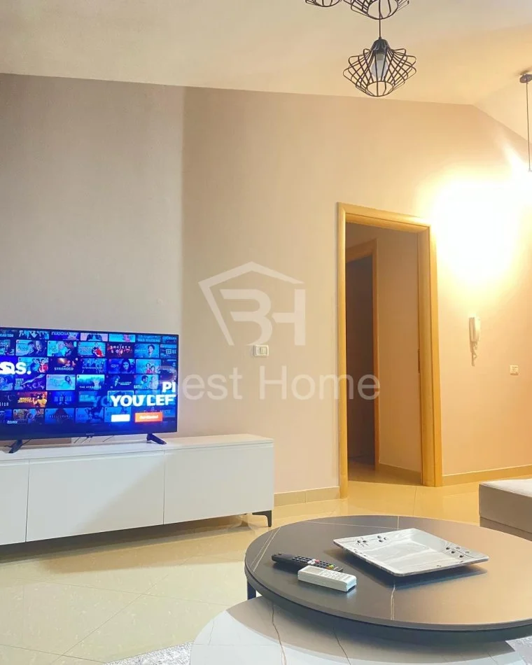 Tirane, jepet me qera apartament 2+1+Ballkon Kati 5, 140 m² 750 € (Liqeni, Rruga Peti)